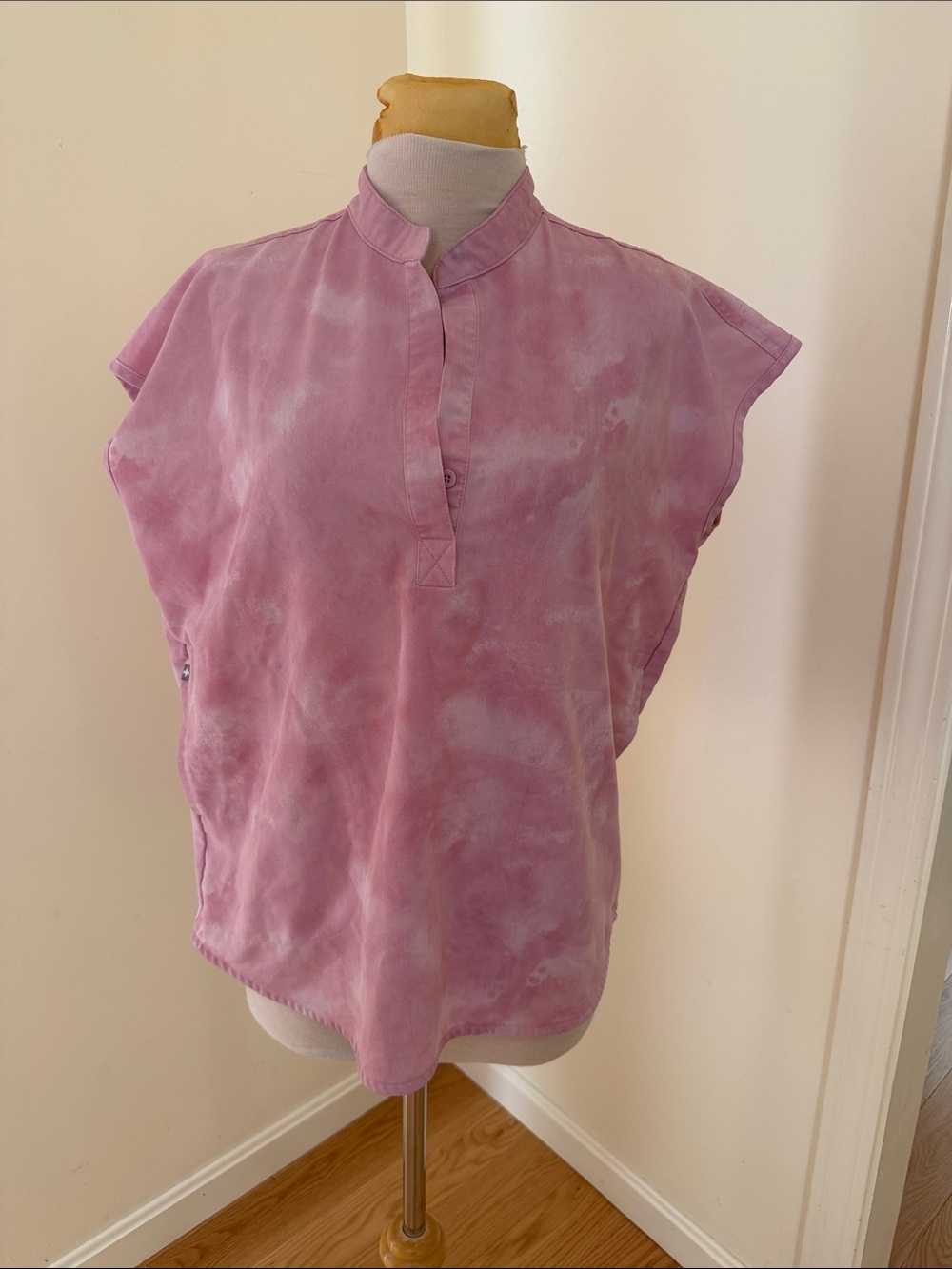 Figs small tie dye zamora scrub top .
